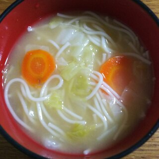 キャベツと人参と素麺のお味噌汁